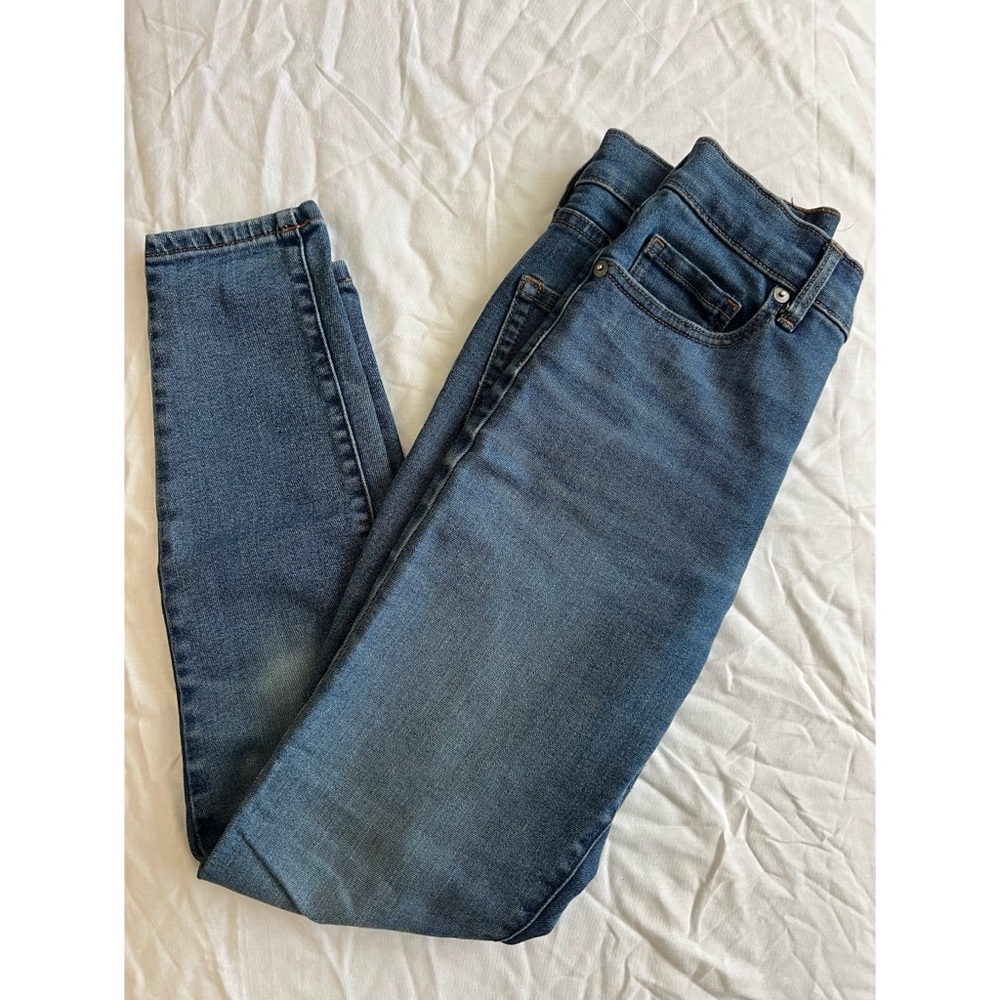 Everlane Highrise Distressed Knee Skinny Jeans
